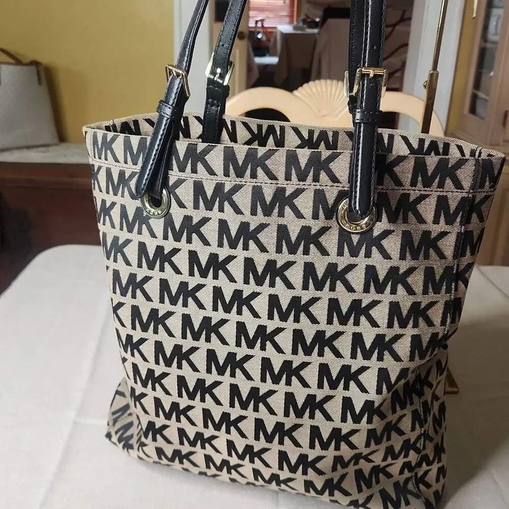 Michael Kors like new